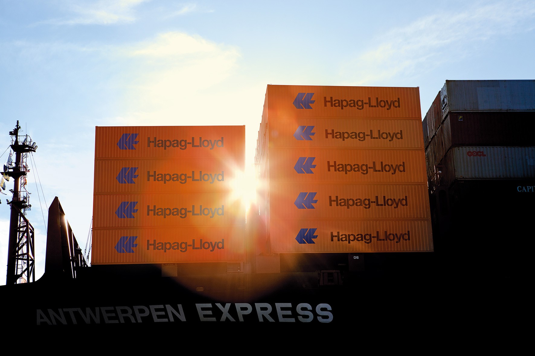 Hapag Lloyd Orders 75 000 Containers