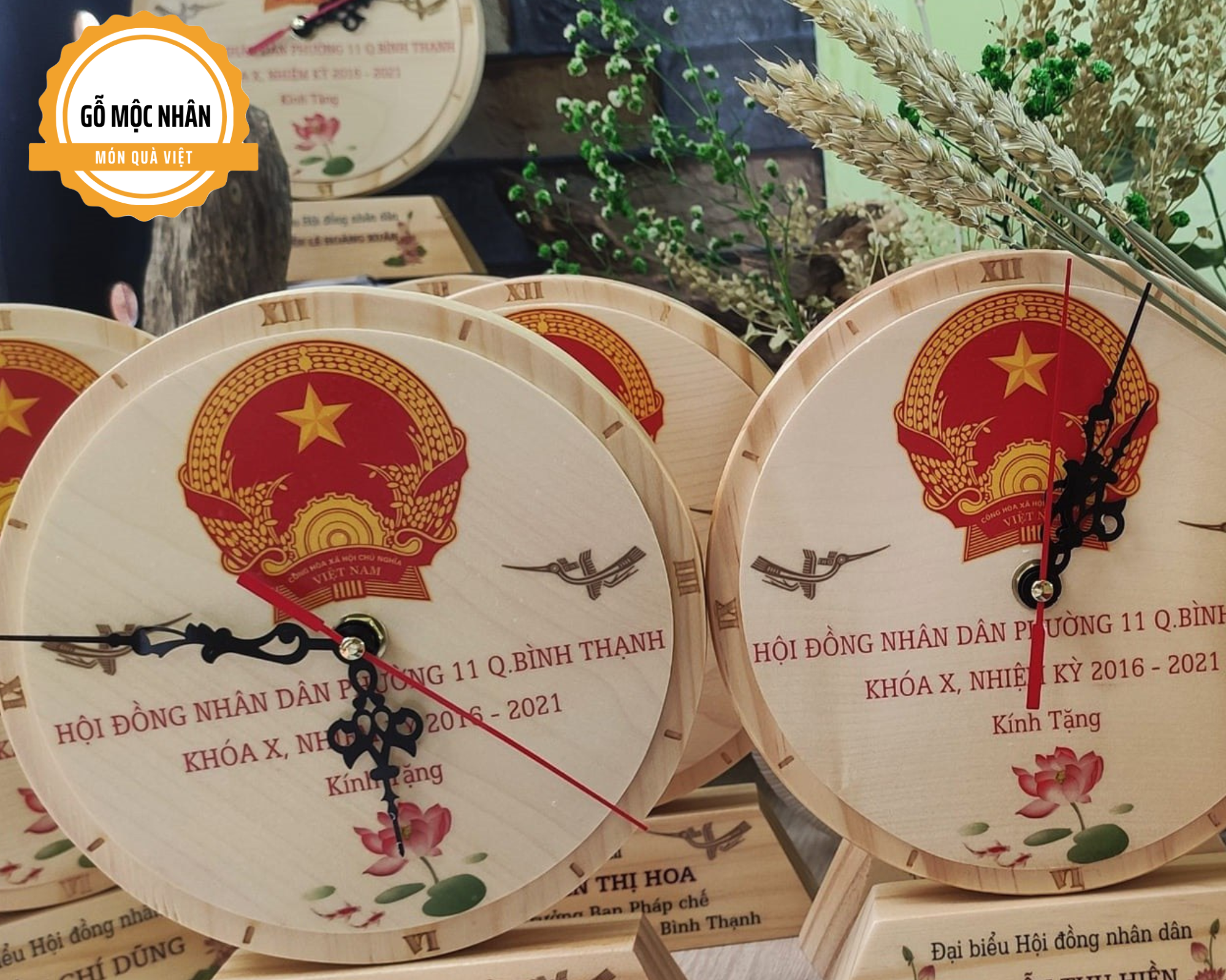 Đồng hồ gỗ khắc logo in theo yêu cầu