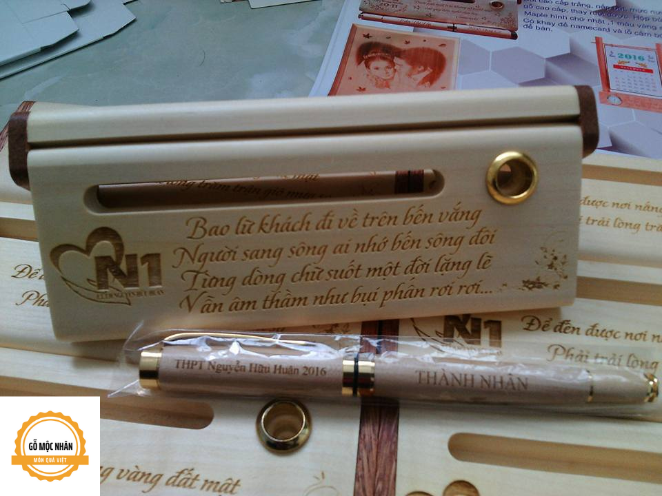 Hộp bút gỗ khắc tên làm quà tặng tri ân thầy cô giáo 20.11