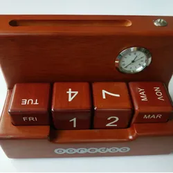 LỊCH GỖ ĐỂ BÀN L002