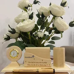 Lịch gỗ để bàn ấn tượng