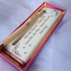 Quà tặng bút gỗ khắc tên ngày thầy thuốc 27.2