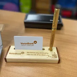 Bút gỗ khắc tên mừng ngày doanh nhân 13.10