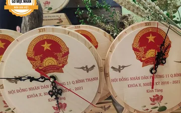 Đồng Hồ Gỗ in UV được Hội Đồng Nhân Dân các quận ở Tp. Hồ Chí Minh chọn làm Quà tặng Đại Biểu