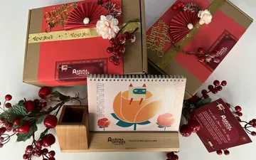 Quà Tết Lịch lên ngôi_Đế Lịch Gỗ được Công ty Aruna Offices chọn làm Quà tặng Đối tác và Khách hàng