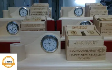 Ngân hàng thương mại cổ phần Kỹ Thương Việt Nam chọn lịch gỗ để bàn cao cấp làm quà tặng sự kiện tết cuối năm