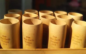 Hoàng Hạnh đã hé lộ món quà được làm bằng tre nứa đậm chất tinh hoa Việt trong sự kiện Miss Earth 2019