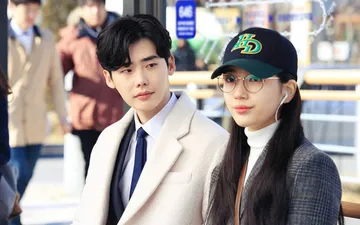 Cô gái đem quà người yêu tặng lên mạng khoe, và bàng hoàng trước bình luận của người lạ nhân ngày rảnh rỗi