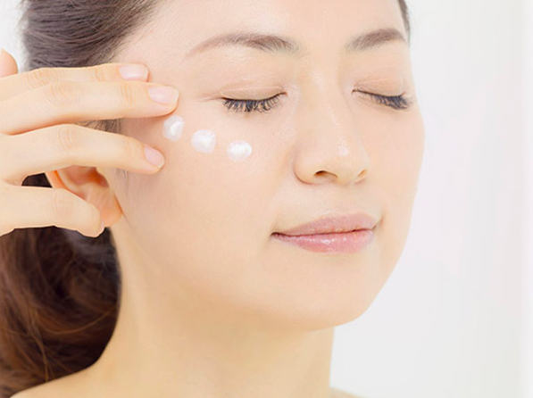 Không Có Sản Phẩm Làm Trắng Nào Có Thể Xóa Tan Hoàn Toàn Vết Cháy Nắng Hoặc Đốm Đồi Trên Da. Không Có Sản Phẩm Làm Trắng Nào Có Thể Xóa Tan Hoàn Toàn Vết Cháy Nắng Hoặc Đốm Đồi Trên Da.