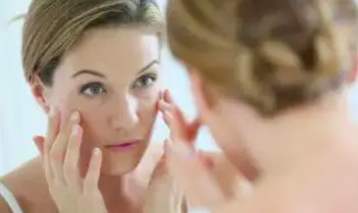 Tôi biết? 6 thói quen xấu đẩy nhanh quá trình lão hóa Tôi biết? 6 thói quen xấu đẩy nhanh quá trình lão hóa