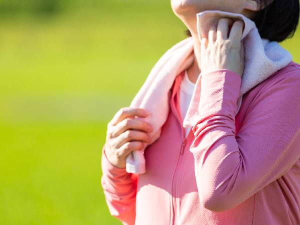 Bạn Có Bị Đổ Mồ Hôi Nhiều Khi Chỉ Di Chuyển Nhẹ Nhàng Không? Bạn Có Bị Đổ Mồ Hôi Nhiều Khi Chỉ Di Chuyển Nhẹ Nhàng Không?