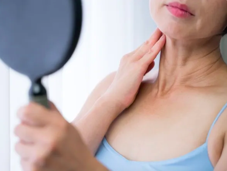 Cách Phòng Ngừa Và Cải Thiện Nếp Nhăn Vùng Cổ Cách Phòng Ngừa Và Cải Thiện Nếp Nhăn Vùng Cổ