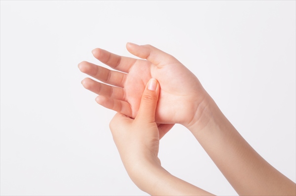 Nguyên Nhân Gây Ra Cảm Giác Đau Ở Ngón Tay Và Những Bệnh Lý Thường Gặp Nguyên Nhân Gây Ra Cảm Giác Đau Ở Ngón Tay Và Những Bệnh Lý Thường Gặp