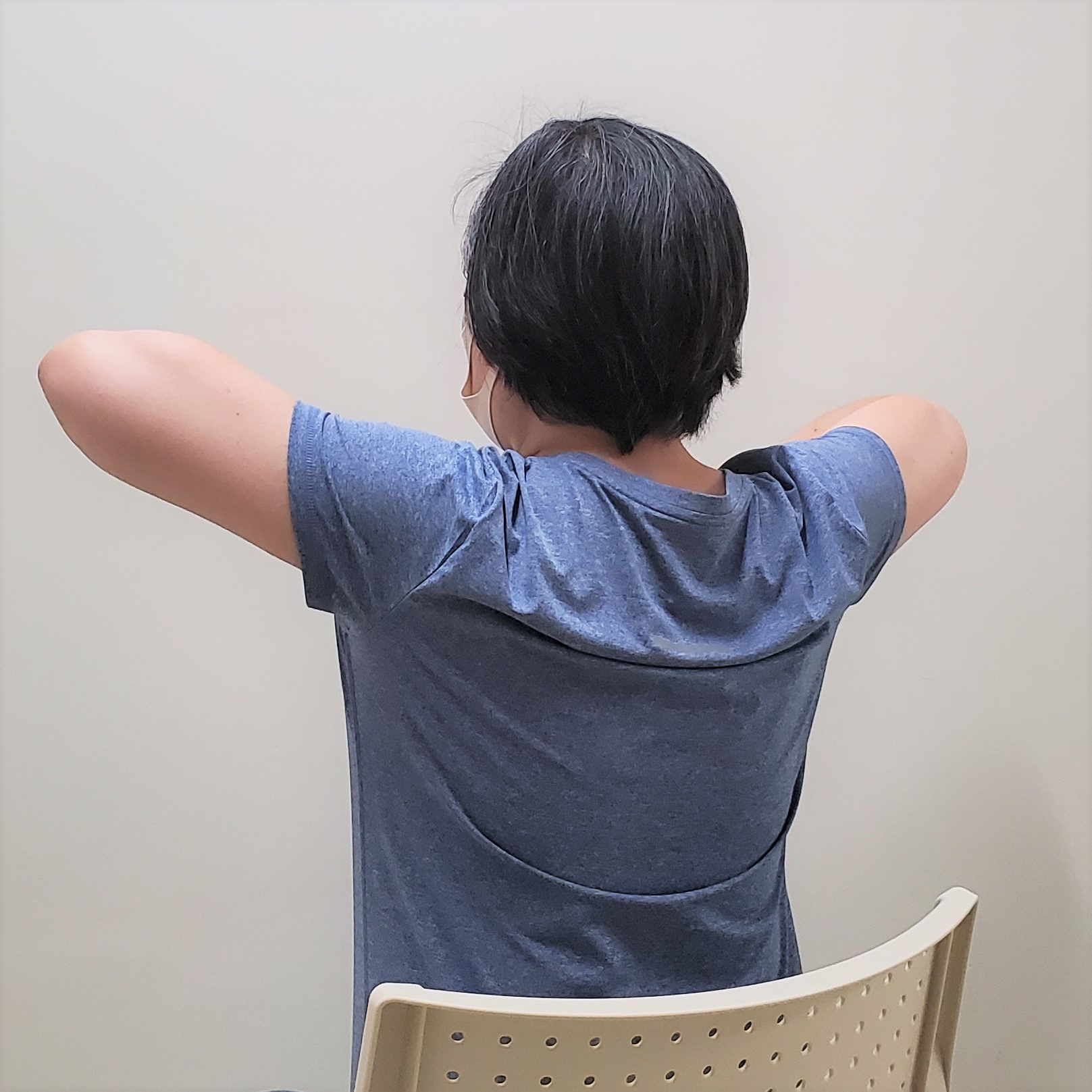 Hướng Dẫn Thực Hiện Động Tác Kéo Dãn "Bóc Bả Vai" Chính Xác Hướng Dẫn Thực Hiện Động Tác Kéo Dãn "Bóc Bả Vai" Chính Xác