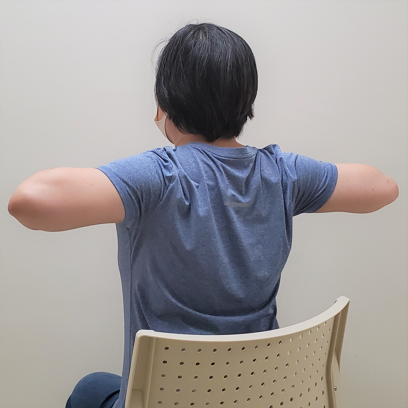 Hướng Dẫn Thực Hiện Động Tác Kéo Dãn "Bóc Bả Vai" Chính Xác Hướng Dẫn Thực Hiện Động Tác Kéo Dãn "Bóc Bả Vai" Chính Xác