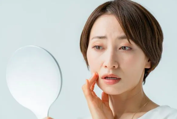 Chăm Sóc Da Lão Hóa: Khái Niệm, Nguyên Tắc Và Thành Phần Phù Hợp Cho Từng Loại Da Chăm Sóc Da Lão Hóa: Khái Niệm, Nguyên Tắc Và Thành Phần Phù Hợp Cho Từng Loại Da