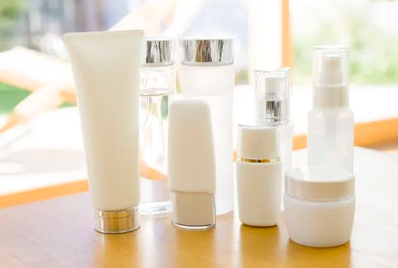 Chăm Sóc Da Lão Hóa: Khái Niệm, Nguyên Tắc Và Thành Phần Phù Hợp Cho Từng Loại Da Chăm Sóc Da Lão Hóa: Khái Niệm, Nguyên Tắc Và Thành Phần Phù Hợp Cho Từng Loại Da