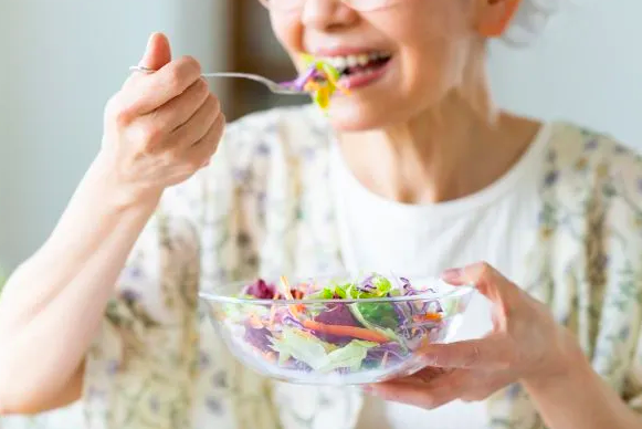 Chăm Sóc Da Lão Hóa: Khái Niệm, Nguyên Tắc Và Thành Phần Phù Hợp Cho Từng Loại Da Chăm Sóc Da Lão Hóa: Khái Niệm, Nguyên Tắc Và Thành Phần Phù Hợp Cho Từng Loại Da