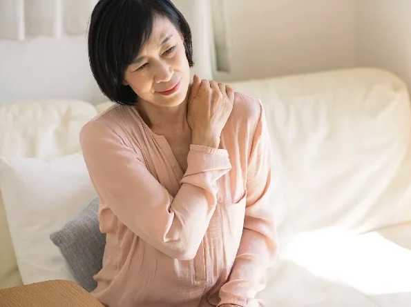 Đau Vai! Nguyên Nhân và Phương Pháp Điều Trị Đau Vai Đông Cứng Đau Vai! Nguyên Nhân và Phương Pháp Điều Trị Đau Vai Đông Cứng