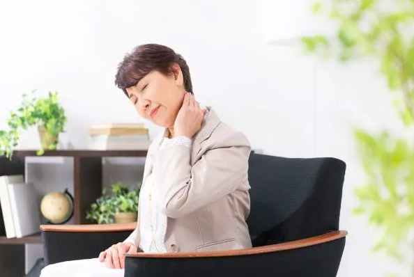 Đau Vai! Nguyên Nhân và Phương Pháp Điều Trị Đau Vai Đông Cứng Đau Vai! Nguyên Nhân và Phương Pháp Điều Trị Đau Vai Đông Cứng