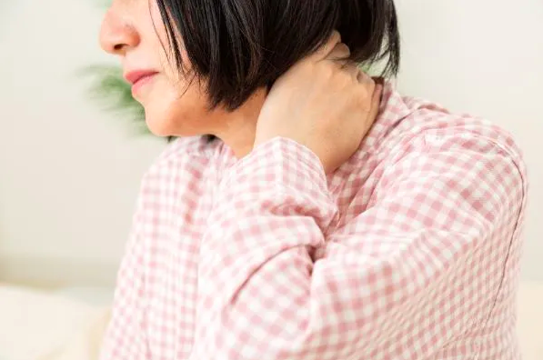 Đau Vai! Nguyên Nhân và Phương Pháp Điều Trị Đau Vai Đông Cứng Đau Vai! Nguyên Nhân và Phương Pháp Điều Trị Đau Vai Đông Cứng