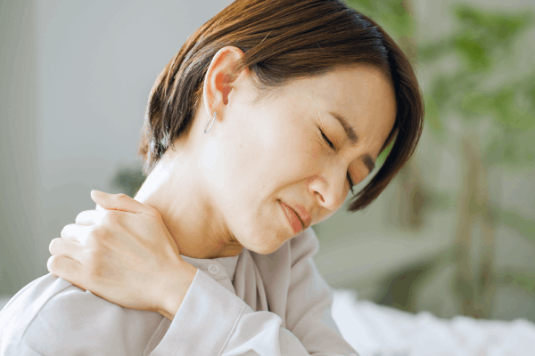 Giảm Căng Thẳng Khi Sử Dụng Điện Thoại Và Máy Tính Với Bài Tập Kéo Giãn Cổ Giảm Căng Thẳng Khi Sử Dụng Điện Thoại Và Máy Tính Với Bài Tập Kéo Giãn Cổ