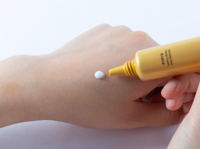 Kem dưỡng ẩm chống lão hoá vùng mắt và khoé miệng hadabisei one wrinkle care Kem dưỡng ẩm chống lão hoá vùng mắt và khoé miệng hadabisei one wrinkle care