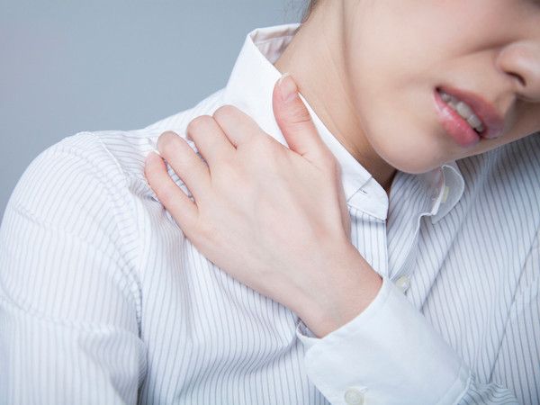 Kéo Giãn Có Thể Giúp Ngăn Ngừa Và Cải Thiện Tình Trạng Vai Bị Cứng Kéo Giãn Có Thể Giúp Ngăn Ngừa Và Cải Thiện Tình Trạng Vai Bị Cứng