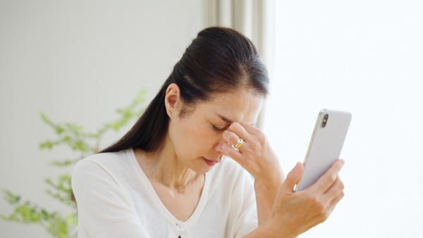 Khi Bước Vào Tuổi 50, Hãy Chú Ý Đến Các Dấu Hiệu Ở Mắt Và Tai Của Bạn! Khi Bước Vào Tuổi 50, Hãy Chú Ý Đến Các Dấu Hiệu Ở Mắt Và Tai Của Bạn!