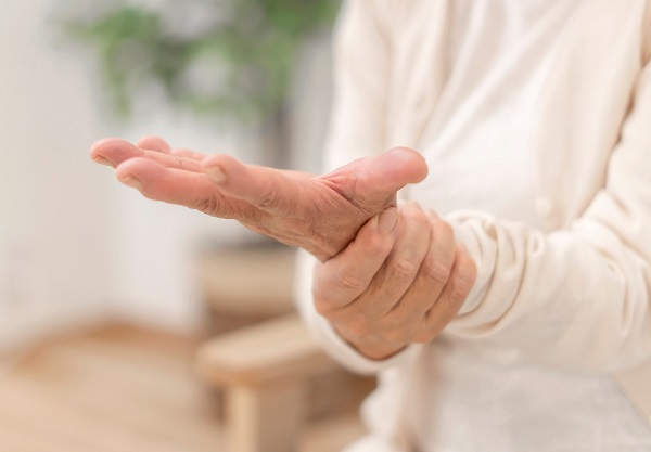 Một Căn Bệnh Tiềm Ẩn! Tê Và Đau Ngón Tay Là Gì? Một Căn Bệnh Tiềm Ẩn! Tê Và Đau Ngón Tay Là Gì?