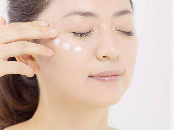 Mỹ Phẩm Làm Trắng Không Có Khả Năng Điều Trị Vết Cháy Nắng Và Đốm Nâu Mỹ Phẩm Làm Trắng Không Có Khả Năng Điều Trị Vết Cháy Nắng Và Đốm Nâu