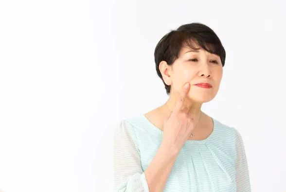 Nguyên Nhân Chảy Xệ Má & 7 Cách Tự Chăm Sóc Hiệu Quả Nguyên Nhân Chảy Xệ Má & 7 Cách Tự Chăm Sóc Hiệu Quả