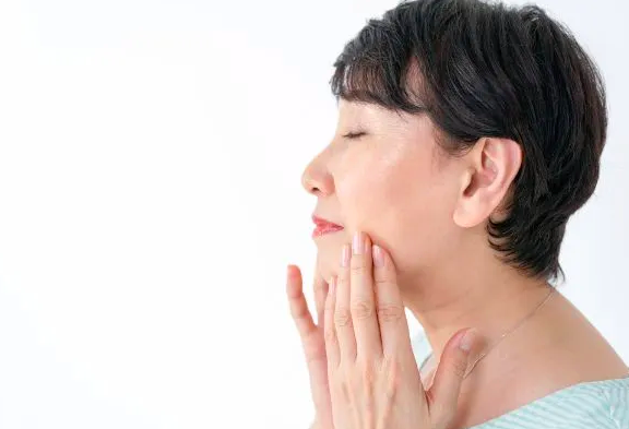 Nguyên Nhân Chảy Xệ Má & 7 Cách Tự Chăm Sóc Hiệu Quả Nguyên Nhân Chảy Xệ Má & 7 Cách Tự Chăm Sóc Hiệu Quả