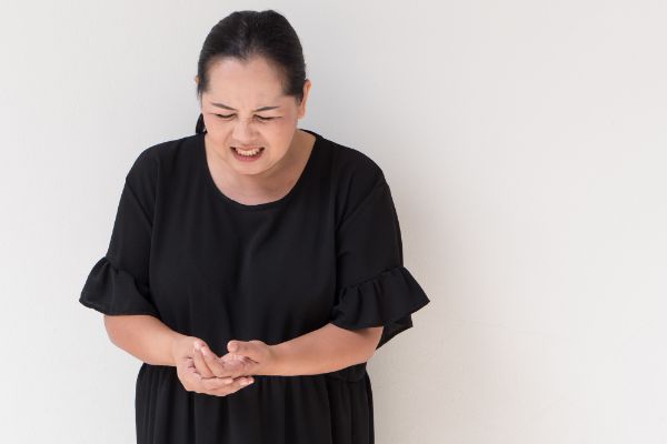 Nguyên Nhân Gây Ra Cơn Đau Nhói Ở Ngón Tay Và Cách Xử Lý Hiệu Quả Nguyên Nhân Gây Ra Cơn Đau Nhói Ở Ngón Tay Và Cách Xử Lý Hiệu Quả