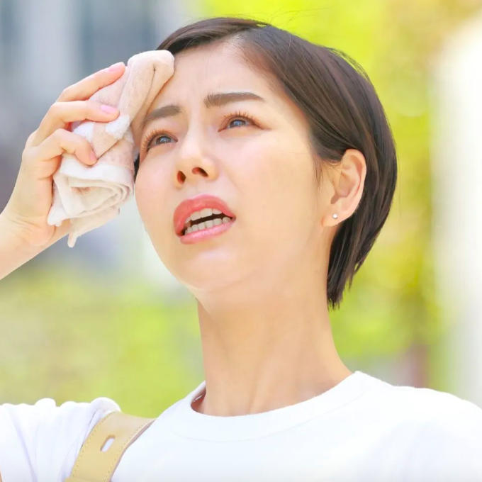 Nguyên Nhân Và Cách Xử Lý Tình Trạng Ra Mồ Hôi Liên Tục Nguyên Nhân Và Cách Xử Lý Tình Trạng Ra Mồ Hôi Liên Tục