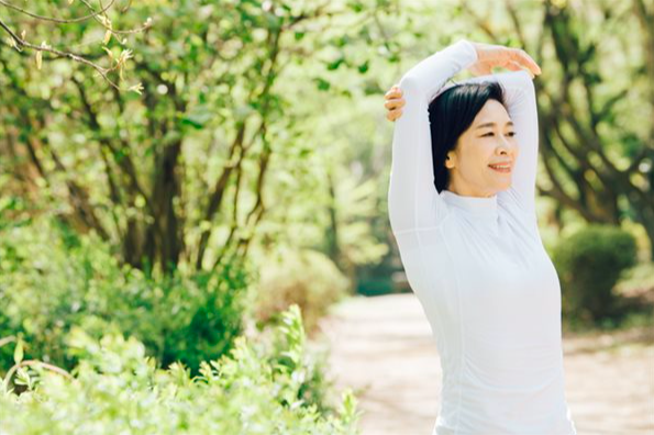 Tại Sao Cánh Tay Của Tôi Bị Đau? Giới Thiệu Các Động Tác Kéo Giãn Để Giảm Bớt Độ Cứng Tại Sao Cánh Tay Của Tôi Bị Đau? Giới Thiệu Các Động Tác Kéo Giãn Để Giảm Bớt Độ Cứng