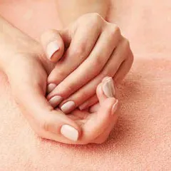 4 BIỆN PHÁP TỰ NHIÊN ĐỂ CÓ ĐƯỢC BÀN TAY ĐẸP VẢ MỀM MƯỢT