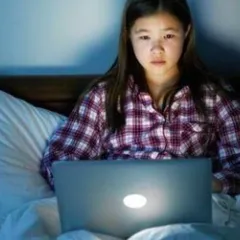 NHỮNG  BỆNH VỀ MẮT LIÊN QUAN TỚI CÔNG NGHỆ Ở THANH THIẾU NIÊN