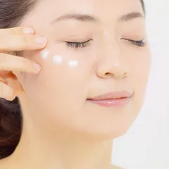 KHÔNG CÓ SẢN PHẨM LÀM TRẮNG NÀO CÓ THỂ XÓA TAN HOÀN TOÀN VẾT CHÁY NẮNG HOẶC ĐỐM ĐỒI TRÊN DA