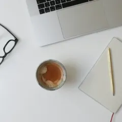 BẢO VỆ ĐÔI MẮT CỦA BẠN KHỎI TÁC ĐỘNG ÁNH SÁNG XANH MỘT CÁCH TỰ NHIÊN