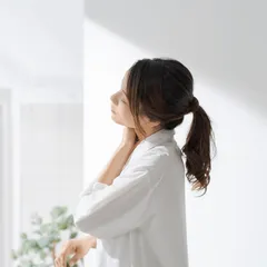 GIẢM CĂNG THẲNG KHI SỬ DỤNG ĐIỆN THOẠI VÀ MÁY TÍNH VỚI BÀI TẬP KÉO GIÃN CỔ