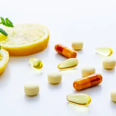 LỰA CHỌN SẢN PHẨM BỔ SUNG LÀM TRẮNG DA CÓ KHẢ NĂNG GIẢM THIỂU CÁC VẾT NÁM VÀ CHỨA VITAMIN C VÀ E