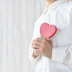 NHỊP TIM TRUNG BÌNH CỦA NGƯỜI Ở ĐỘ TUỔI 50 THƯỜNG DAO ĐỘNG TRONG KHOẢNG BAO NHIÊU?