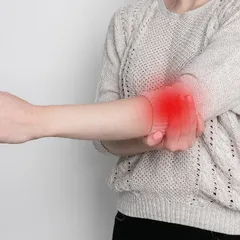 TẠI SAO TÔI CẢM THẤY ĐAU KHI CHẠM VÀO XƯƠNG KHUỶU TAY? NGUYÊN NHÂN VÀ CÁC BỆNH LIÊN QUAN!