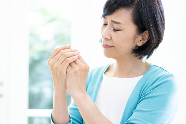 Tôi Đang Gặp Phải Tình Trạng Đau Nhức Ở Các Khớp Ngón Tay Tôi Đang Gặp Phải Tình Trạng Đau Nhức Ở Các Khớp Ngón Tay