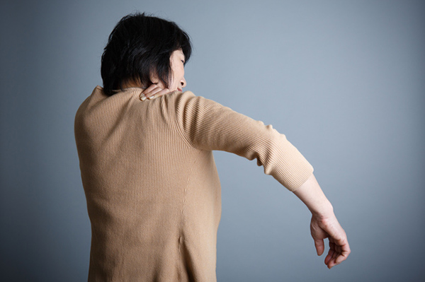 Vai Đông Cứng Là Gì? Bác Sĩ Chia Sẻ Cách Điều Trị Và Các Bài Tập Giãn Cơ Đơn Giản! Vai Đông Cứng Là Gì? Bác Sĩ Chia Sẻ Cách Điều Trị Và Các Bài Tập Giãn Cơ Đơn Giản!