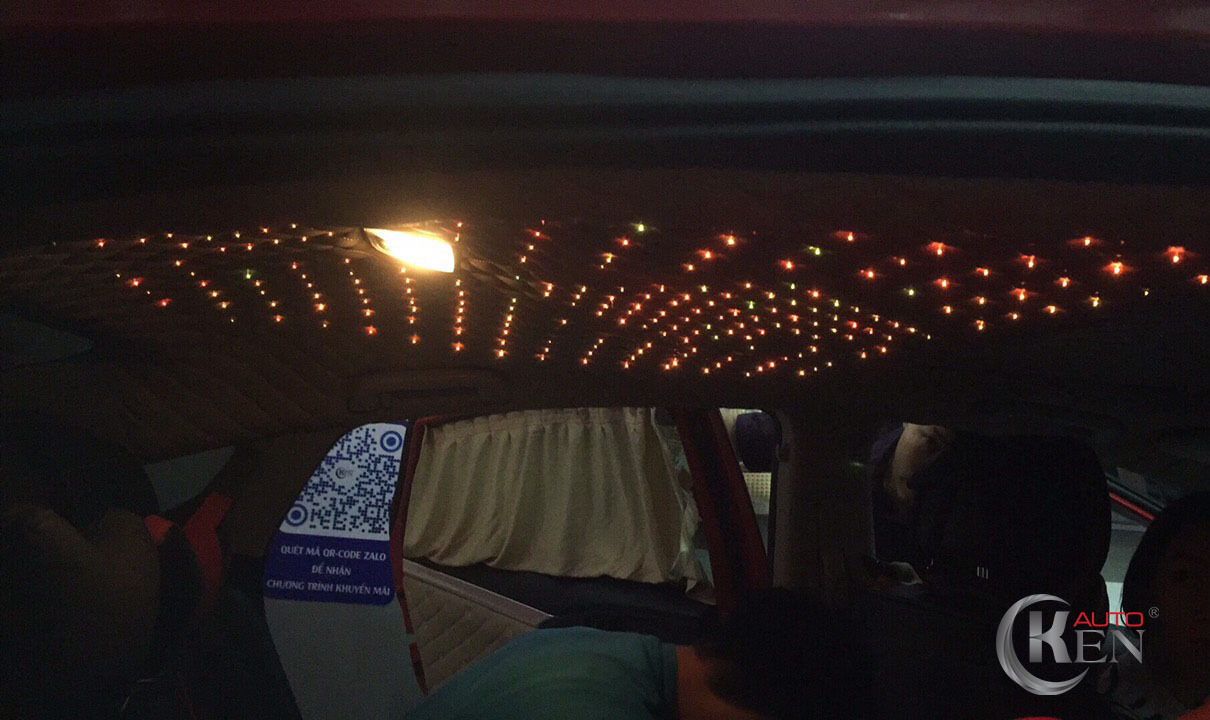 Việc sử dụng ánh sáng quá chói của một số loại đèn dễ làm tâm trạng bực bội. Việc sử dụng ánh sáng quá chói của một số loại đèn dễ làm tâm trạng bực bội.