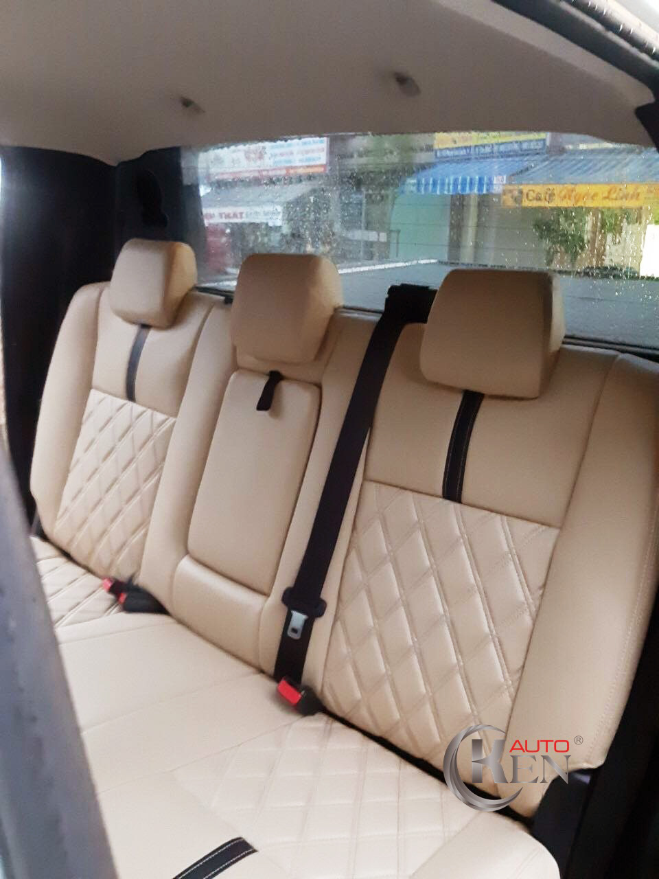 Không phải bọc da ghế ô tô ở đâu cũng có chất lượng ngang nhau. Không phải bọc da ghế ô tô ở đâu cũng có chất lượng ngang nhau.