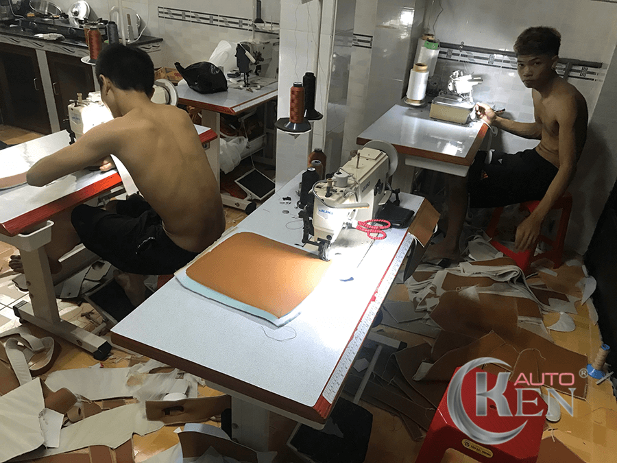 KenAuto sở hữu đội ngũ nhân viên lành nghề, thao tác tỉ mỉ đến từng đường kim mũi chỉ KenAuto sở hữu đội ngũ nhân viên lành nghề, thao tác tỉ mỉ đến từng đường kim mũi chỉ