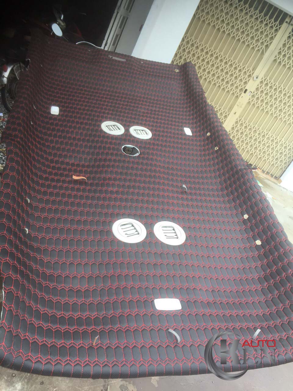 Ốp trần xe hơi KenAuto được làm từ chất liệu PVC 5D cấu tạo chuẩn nội thất xe hơi Ốp trần xe hơi KenAuto được làm từ chất liệu PVC 5D cấu tạo chuẩn nội thất xe hơi